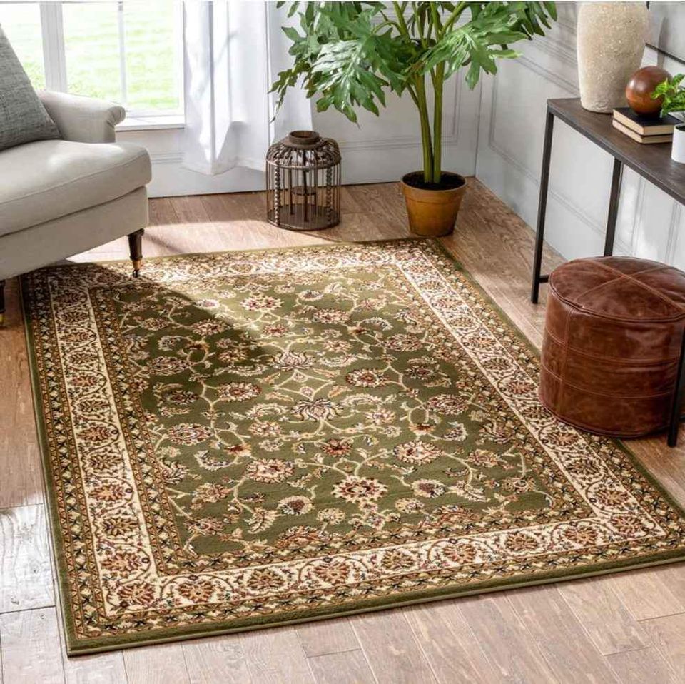 Classic Green 5x7 Green Red Traditional Area Rug