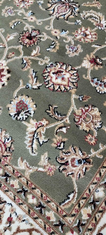 Classic Green 5x7 Green Red Traditional Area Rug