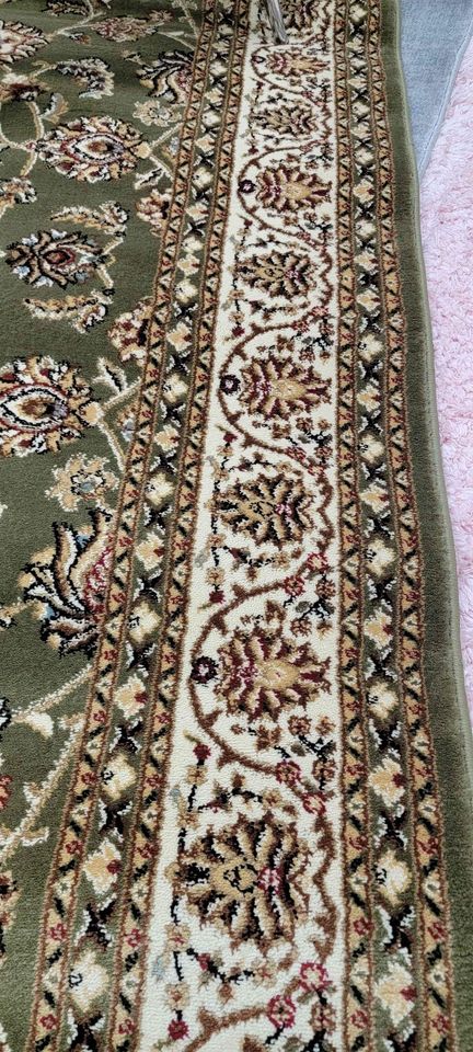Classic Green 5x7 Green Red Traditional Area Rug