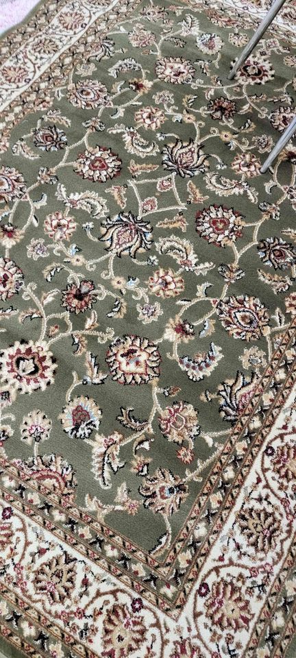 Classic Green 5x7 Green Red Traditional Area Rug