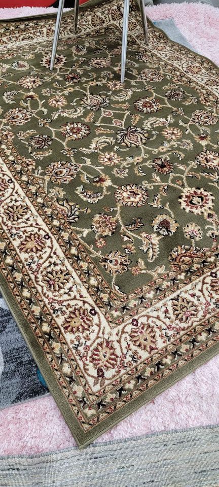 Classic Green 5x7 Green Red Traditional Area Rug