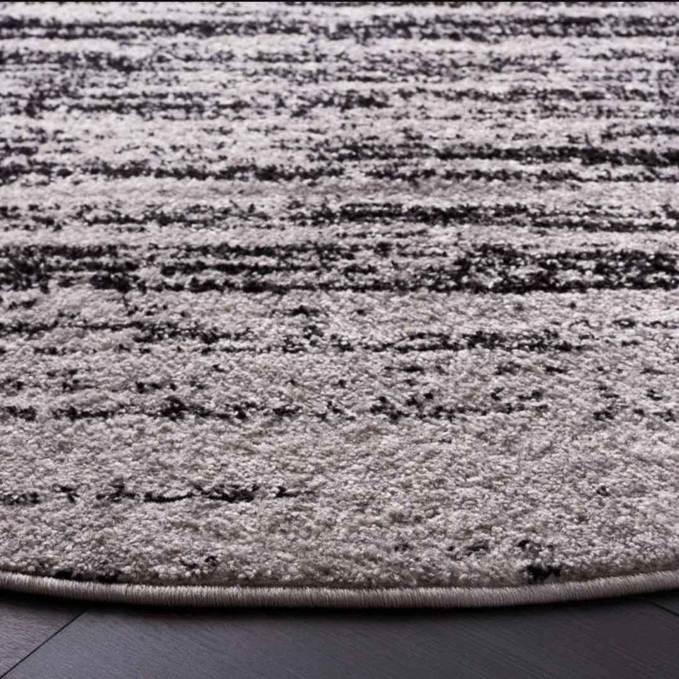 Black Grey Abstract Round Area | 7.6' x 7.6'