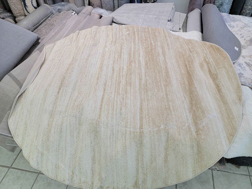 Transitional Beige and Ivory Area Rug | 8' x 8' Round Carpet