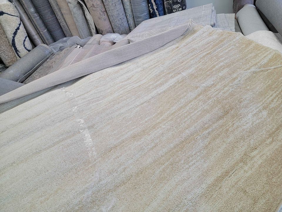 Transitional Beige and Ivory Area Rug | 8' x 8' Round Carpet