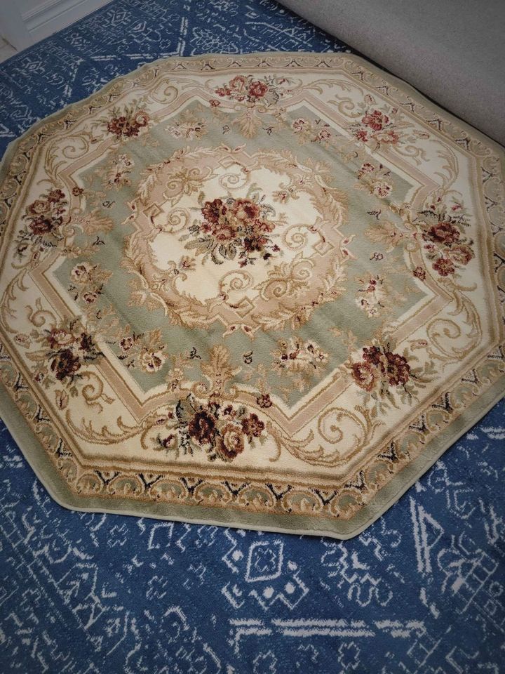 Green Rug 5' 3x 5'3ft Tan Octagon Area Rug