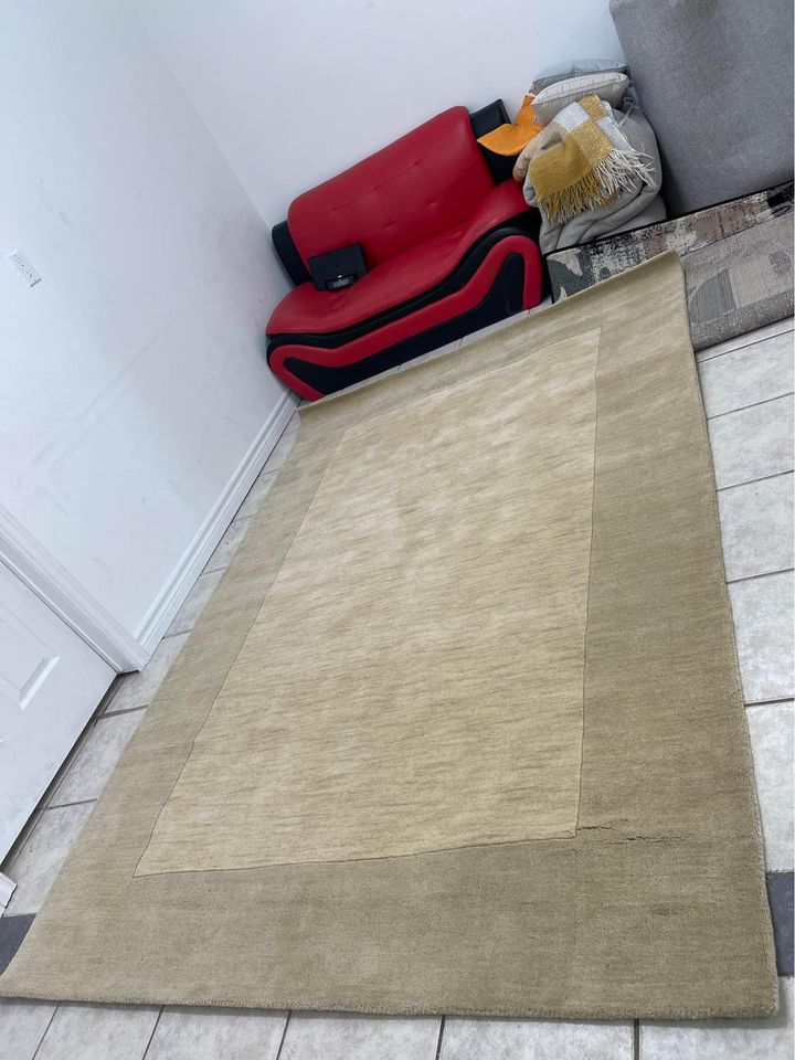 Hand-loomed Himalaya Border Wool Area-Rug 6x9 ft Beige And Grey Rug