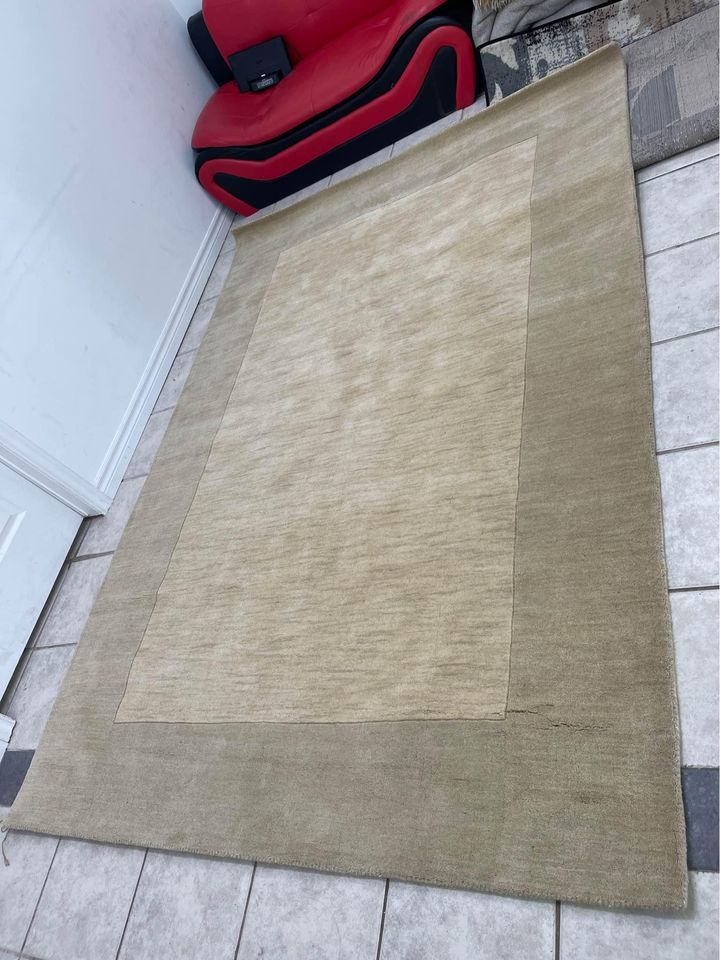 Hand-loomed Himalaya Border Wool Area-Rug 6x9 ft Beige And Grey Rug