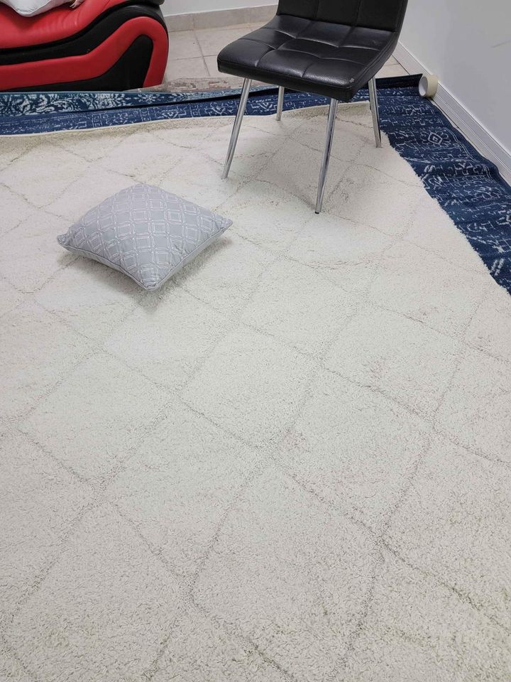 White Geometric Rug | 5' x 7'