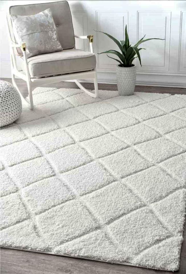 White Geometric Rug | 5' x 7'