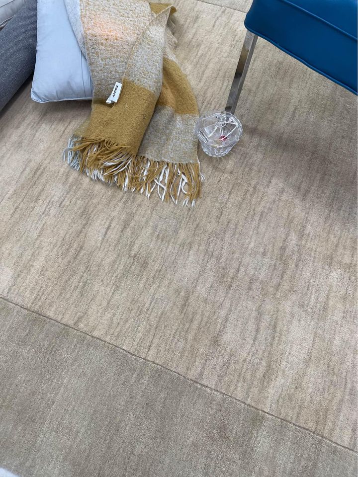 Hand-loomed Himalaya Border Wool Area-Rug 6x9 ft Beige And Grey Rug