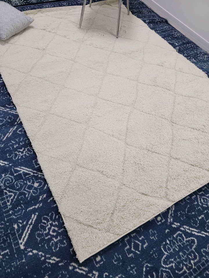 White Geometric Rug | 5' x 7'