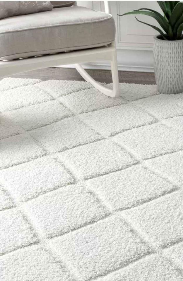 White Geometric Rug | 5' x 7'